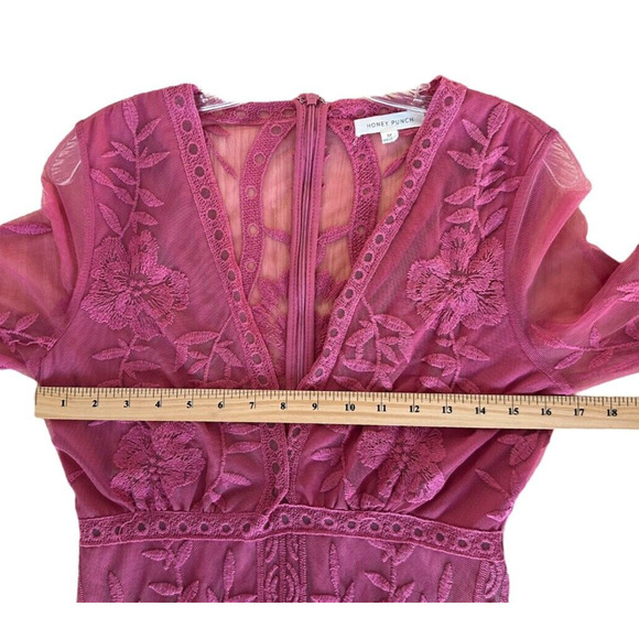 Honey Punch Women's Lace Dress Long Sleeve Lined Deep V-Neck Size M Pink - Picture 8 of 9